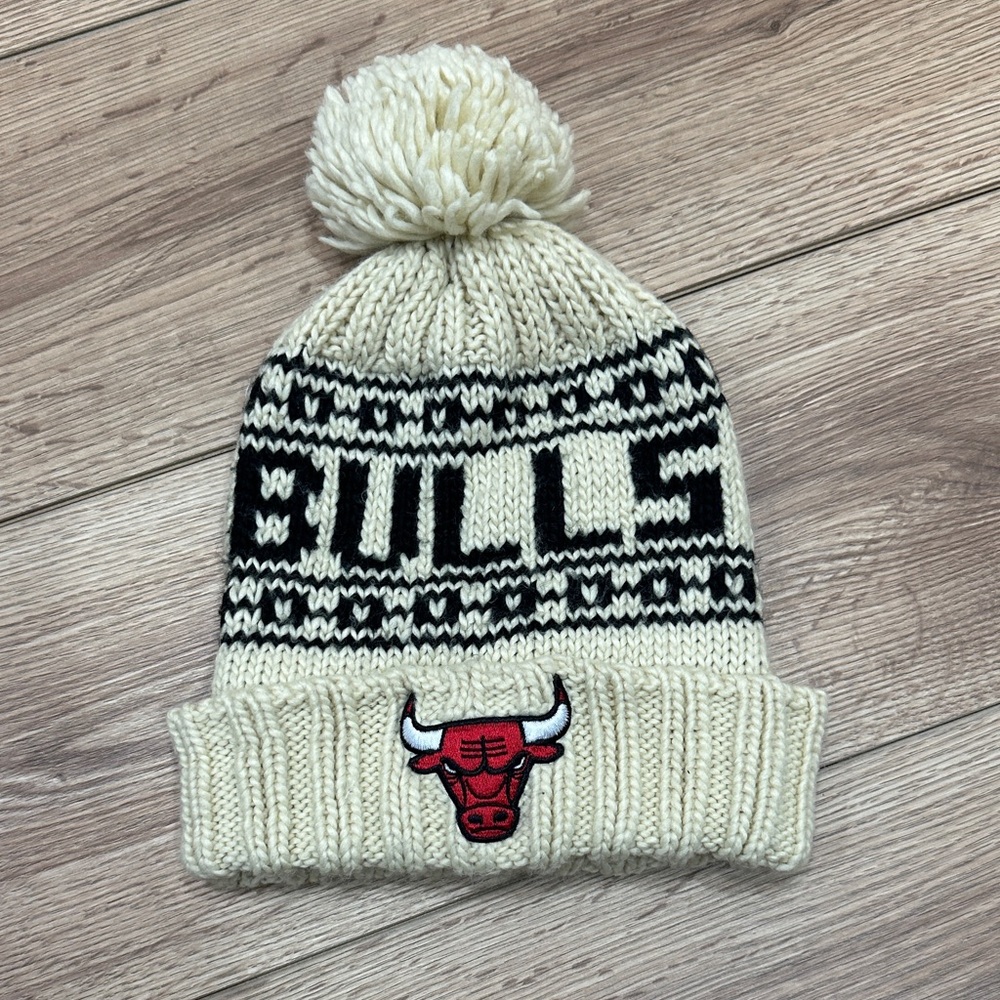 Cream & Black Chicago Bulls Knit Beanie